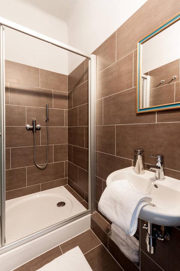 Europe Heart Apartment For 9 Budapeste Exterior foto
